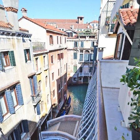 Ai Bareteri Luxury Canal View Venise Extérieur photo