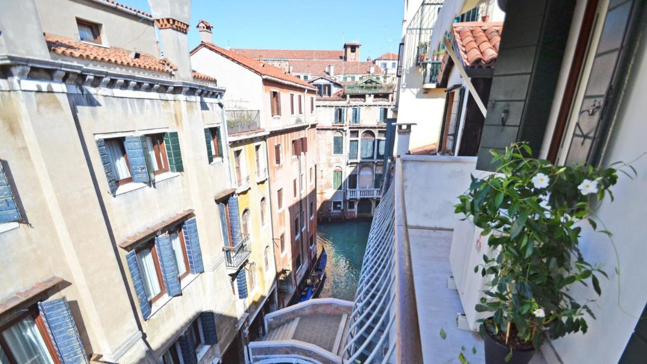 Ai Bareteri Luxury Canal View Venise Extérieur photo