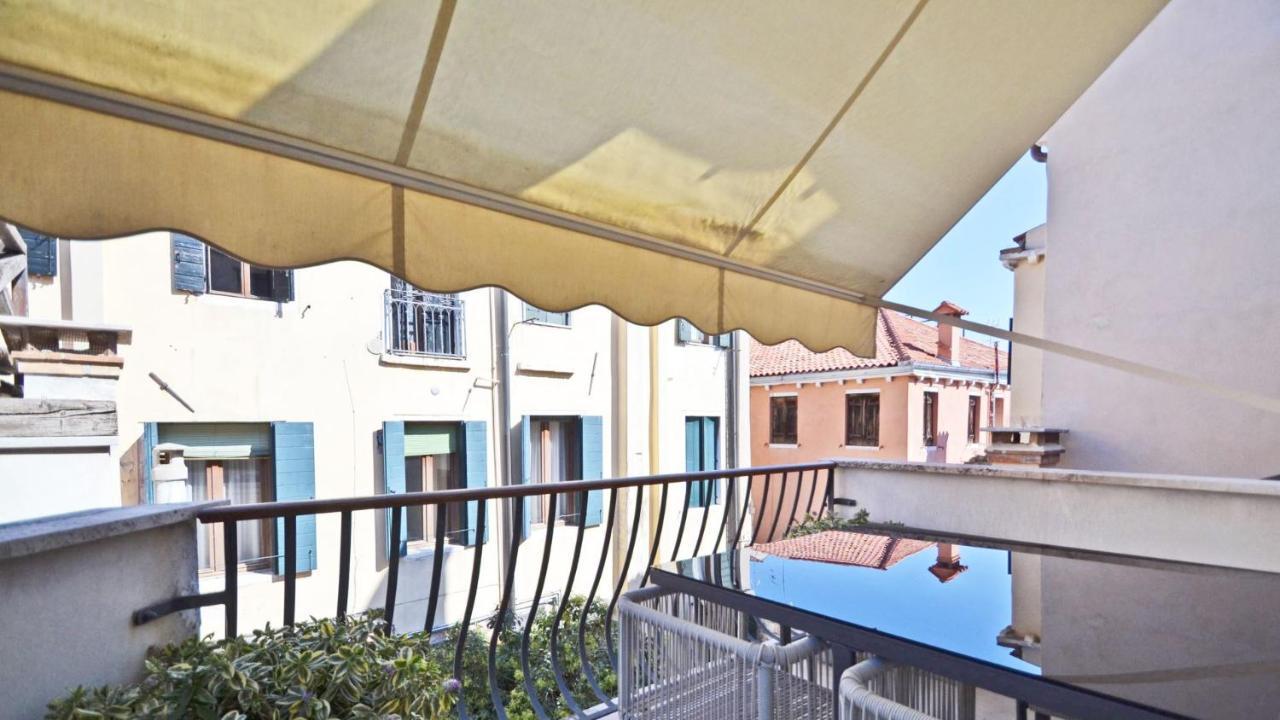 Ai Bareteri Luxury Canal View Venise Extérieur photo