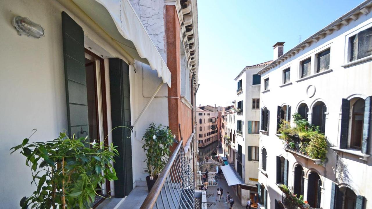 Ai Bareteri Luxury Canal View Venise Extérieur photo